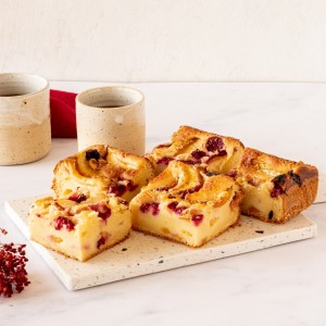 Cake au yaourt, nectarines et framboises