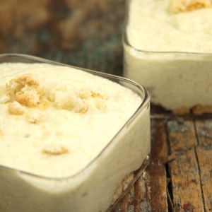 Mousse légére à la rhubarbe et ses petits amaretti